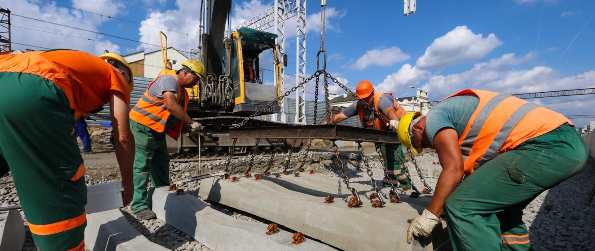 Na linii kolejowej prowadzone są prace budowlane