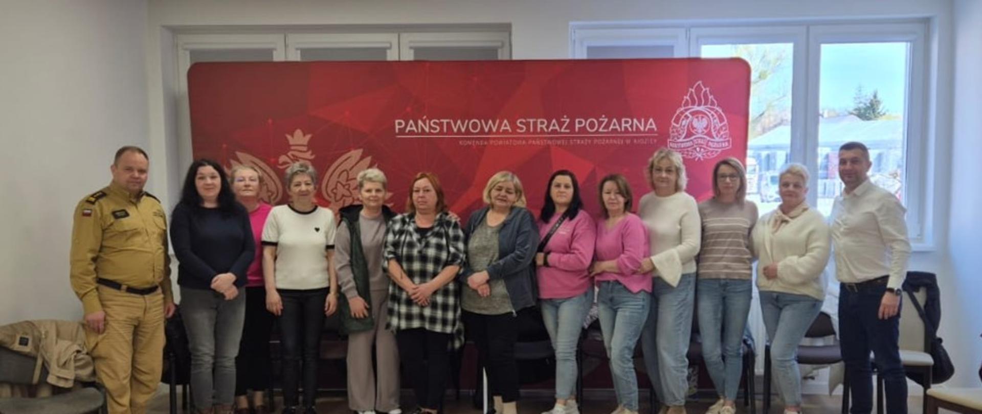 Pracownicy ,,SPOŁEM'' z Komendantem Powiatowym PSP w Nidzicy