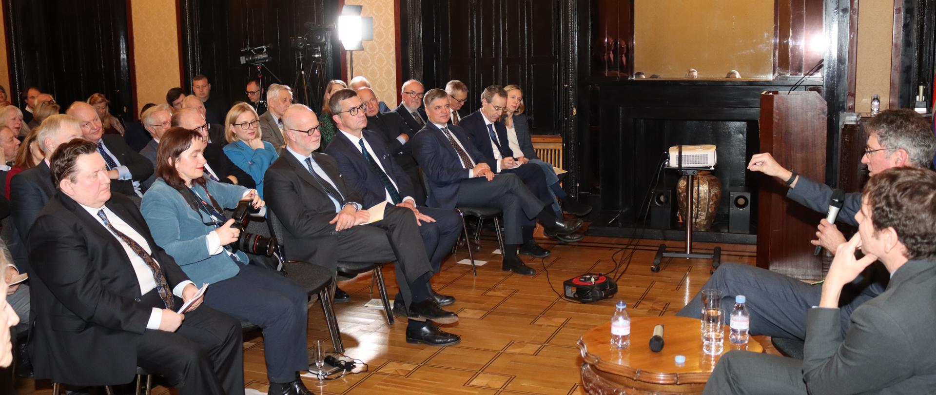 Entangled Histories - Poles and Ukrainians across the Ages