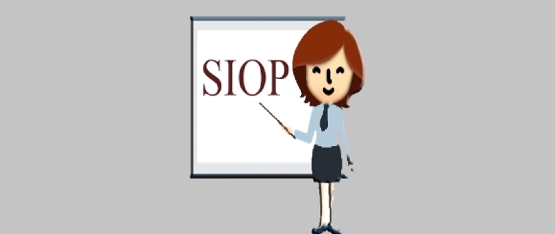 Wykładowca stojący przy tablicy wskazuje na akronim SIOP oznaczający szkolenie inspektorów ochrony przeciwpożarowej