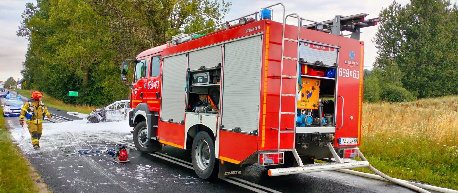 Samochód Strażacki strażak droga samochód spalony