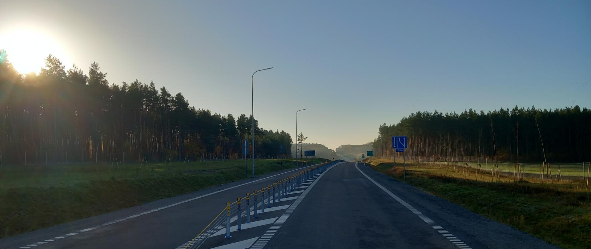 DK15 obwodnica Nowego Miasta Lubawskiego. Droga wśród lasów.