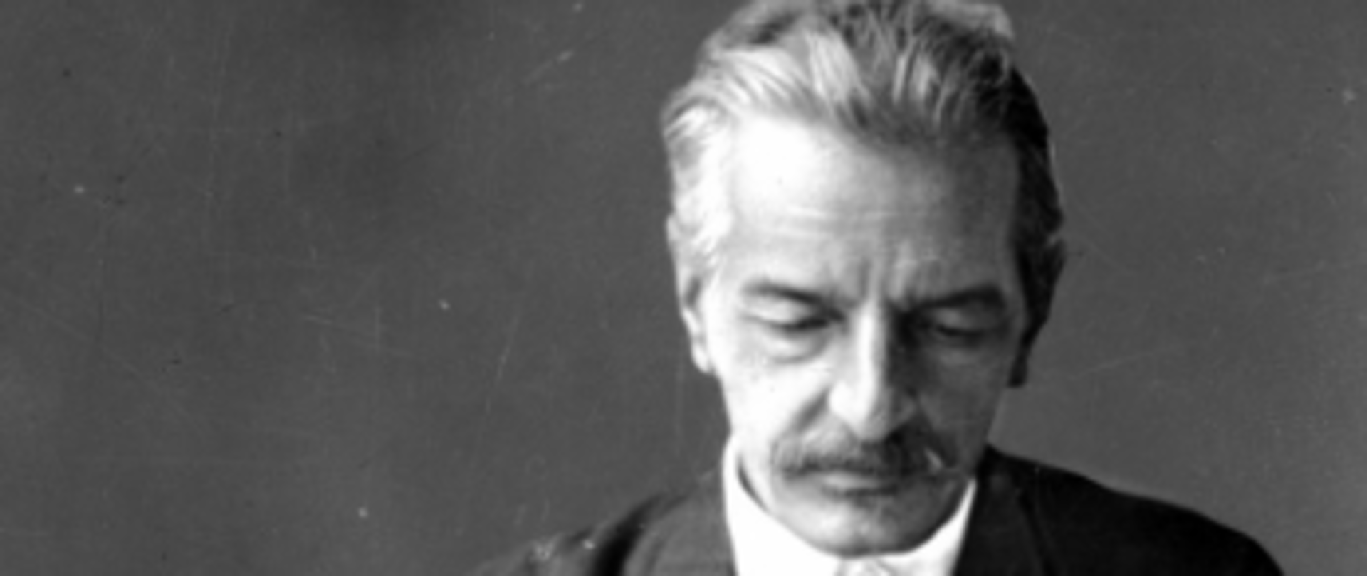 Zdjęcie przedstawia Eugeniusza Romera. Fotografia Narodowego Archiwum Cyfrowego