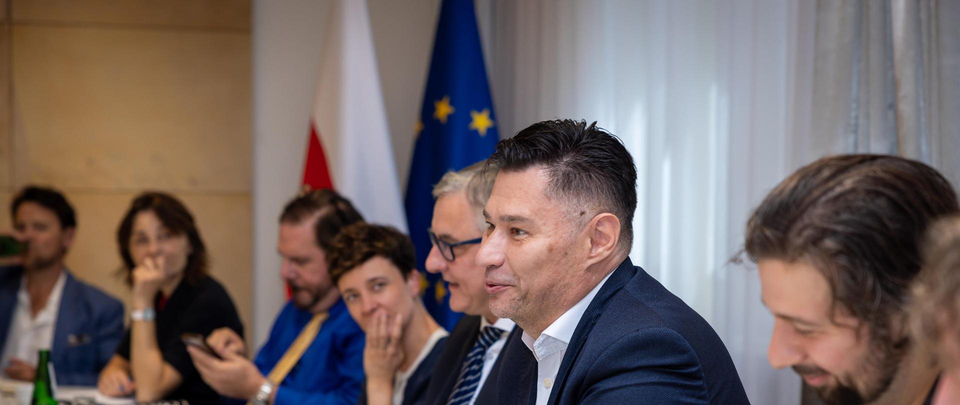 Spotkanie Pełnomocnika ds. Przeciwdziałania Dezinformacji Międzynarodowej Tomasza Chłonia z ambasadorem ds. komunikacji strategicznej MSZ UA Oleksandrem Scherbą w ramach inicjatywy Ukrainian Communications Group