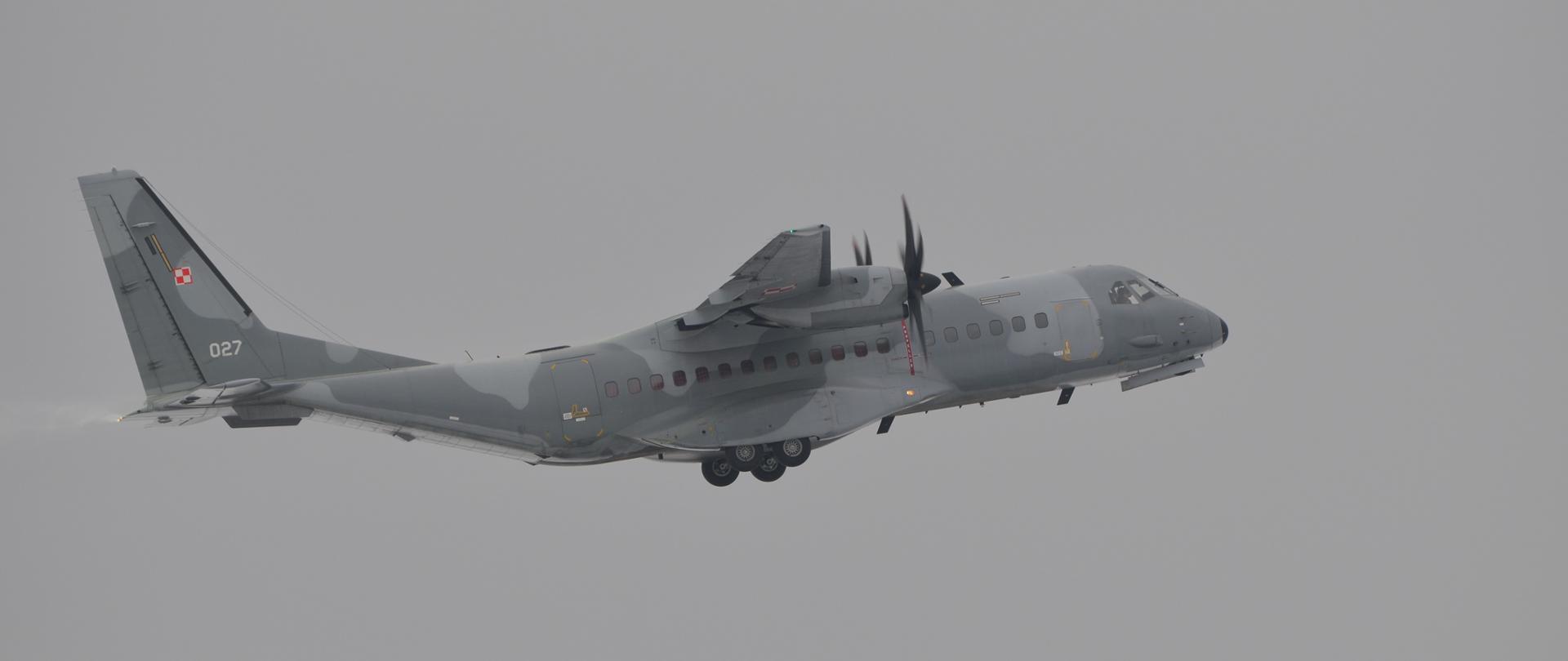 wylot samolotu z polska pomocą dla Regionu Kurdystanu Republiki Iraku fot. 8.Baza Lotnictwa Transportowego