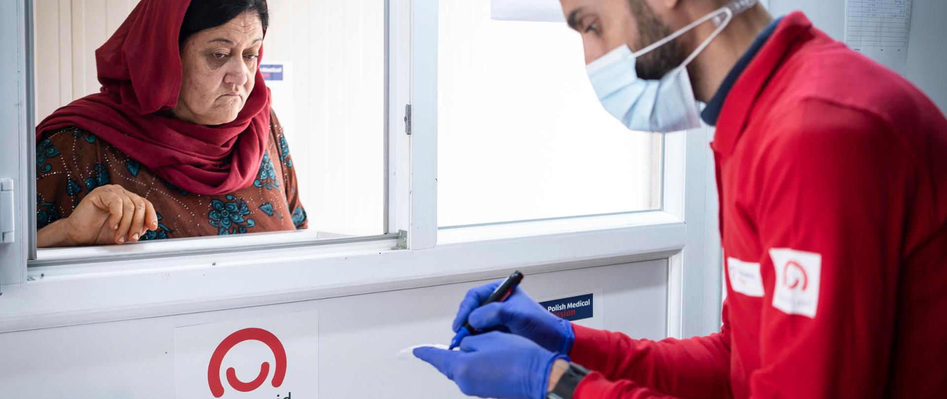 rejestracja przed wizytą lekarską w obozie Harsham
