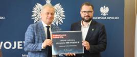 Wojewoda Opolski z przedstawicielem gminy Łubniany oraz czekiem