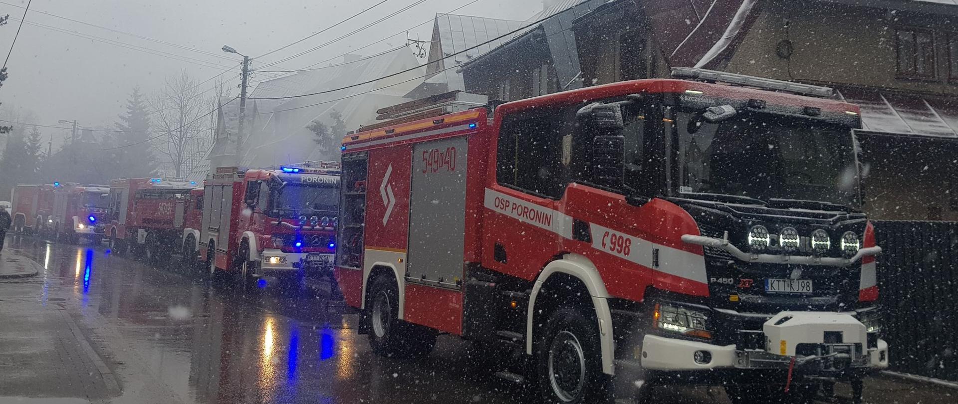 Poronin – pożar sadzy w przewodzie kominowym w budynku wielorodzinnym.