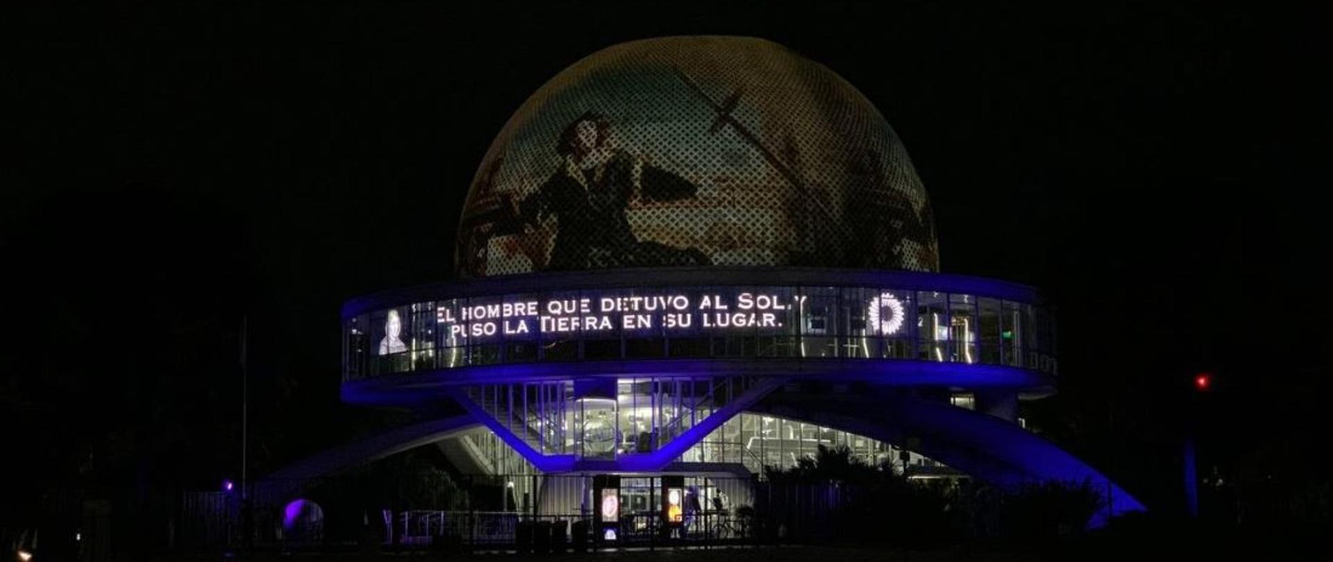 El planetario de Buenos Aires celebró el 480.º aniversario de la muerte del astrónomo polaco quien demostró que la teoría heliocéntrica era correcta. 