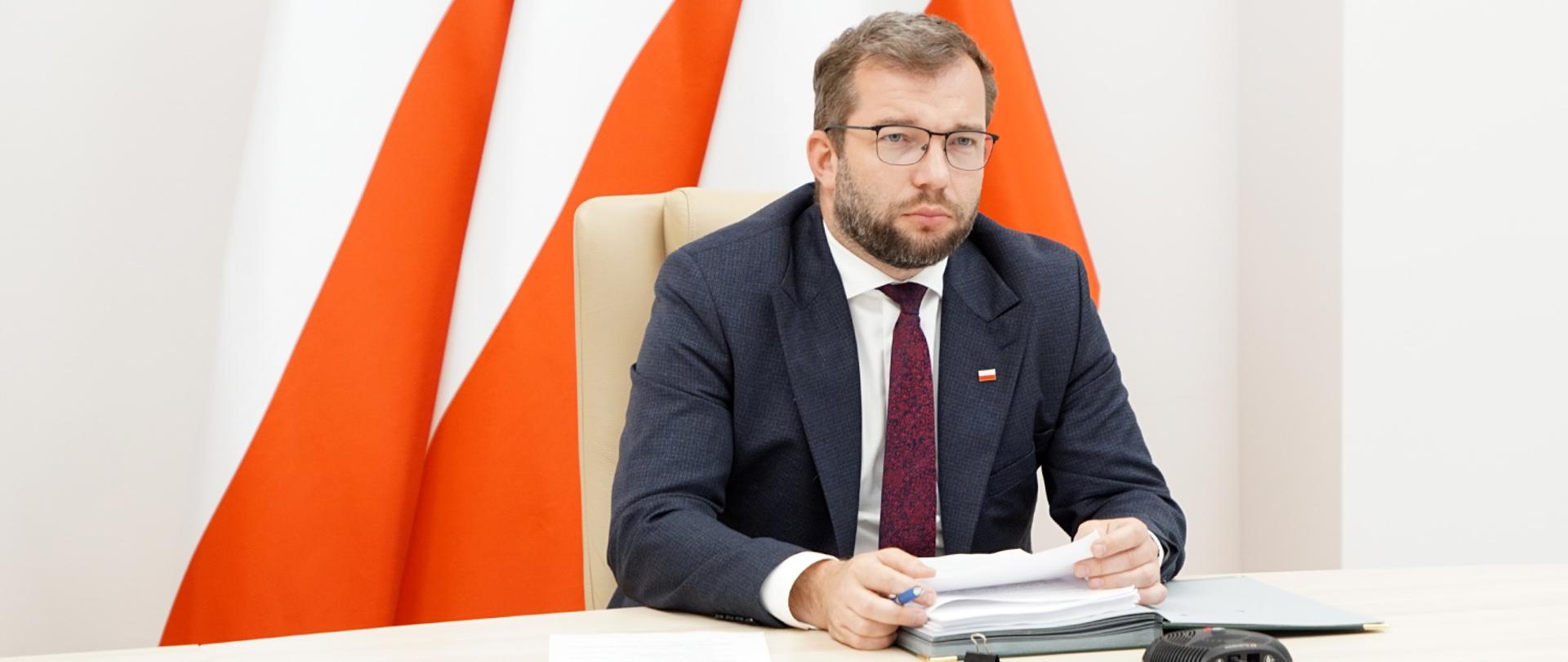 Minister Grzegorz Puda podczas posiedzenia Rady Ministrów