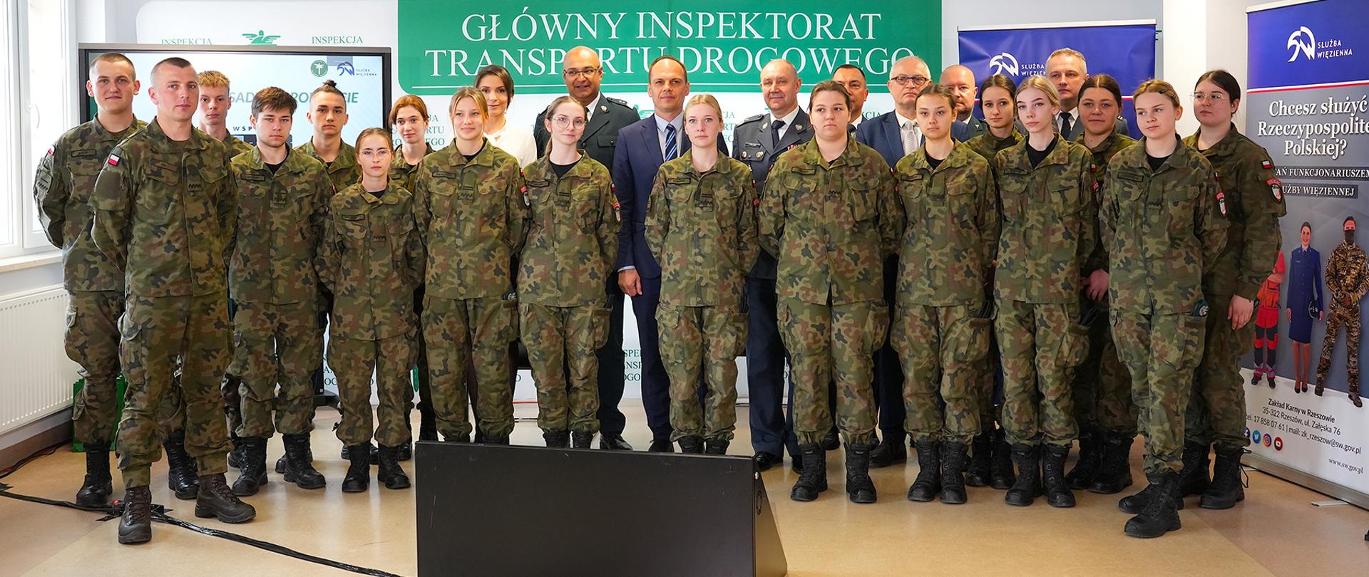 „Szanuj zasady, chroń życie” – kolejna lekcja bezpieczeństwa dla uczniów szkół średnich