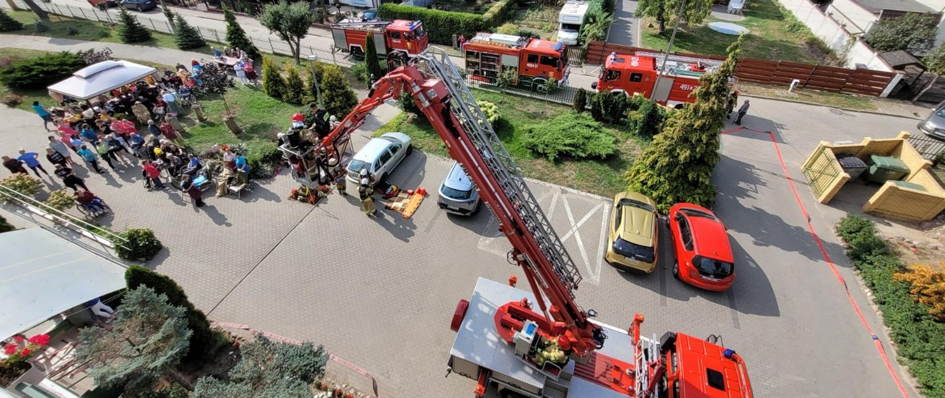 Na zdjęciu strażacy podczas ćwiczeń