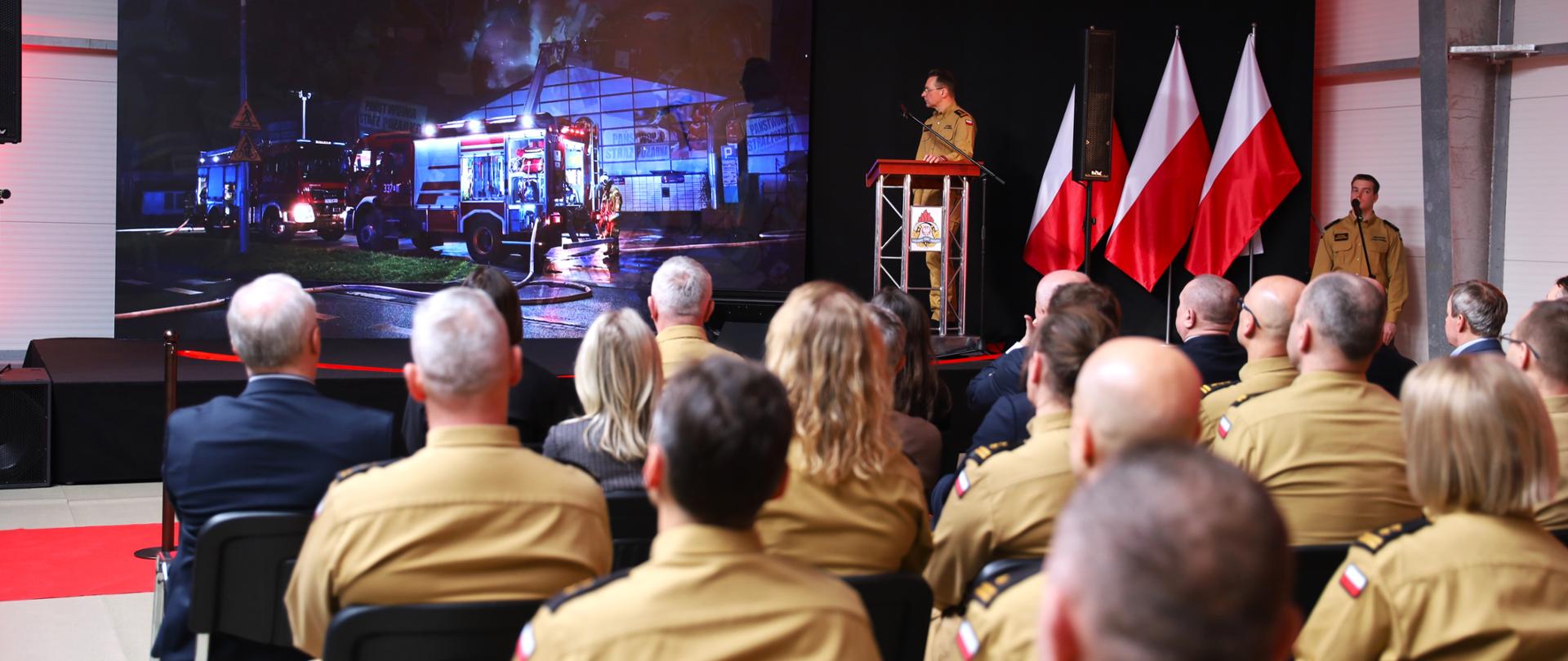 Odprawa roczna wielkopolskich strażaków podsumowując 2025 rok oraz otwarcie nowego budynku garażowo-magazynowego OLiOC w Ostrowie Wielkopolskim