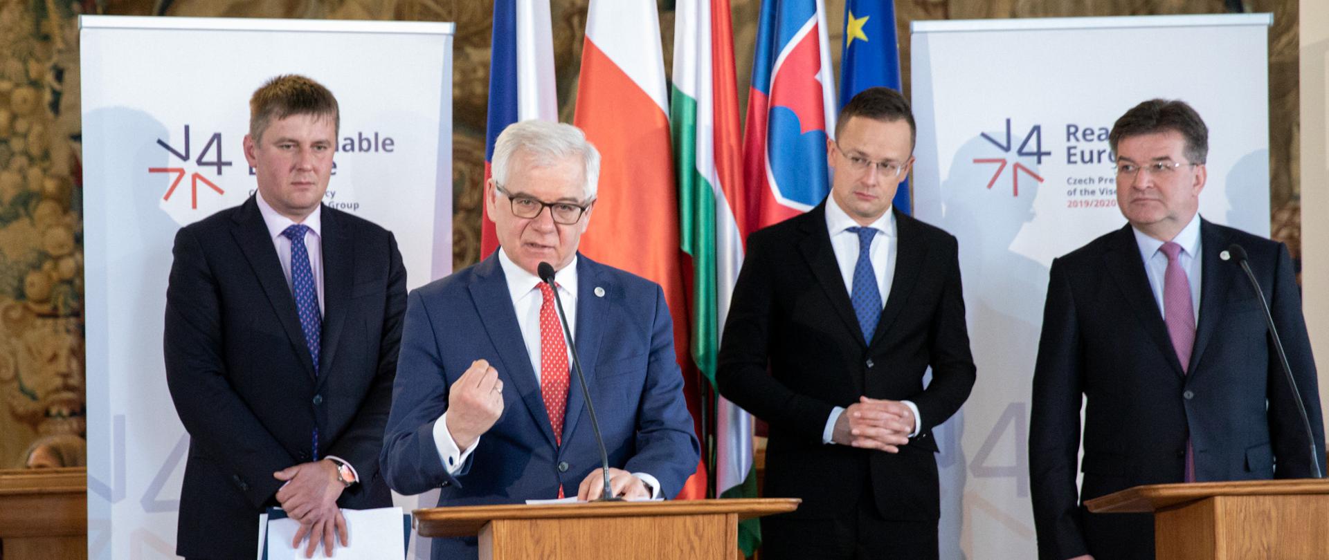 Minister Jacek Czaputowicz na spotkaniu w Pradze