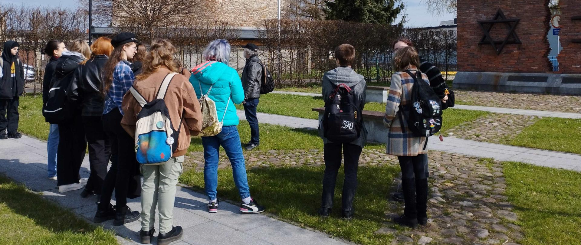  warsztatach rysunkowo fotograficznych