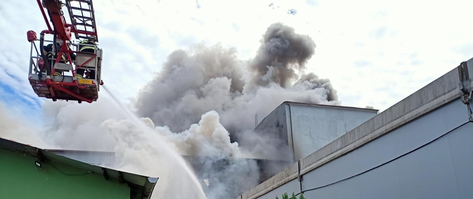 Pożar kompleksu budynku usługowo-magazynowego przy ul. Lnianej w Koszalinie