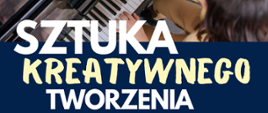 Zdjęcie przedstawia zaproszenie na zajęcia otwarte pt. "Sztuka kreatywnego tworzenia" prowadzone przez Marka Raczkowskiego, które odbędą się 24 marca o godzinie 17:00. W górnej części plakatu widnieje dziewczyna, która gra na pianinie. Napisy informujące o wydarzeniu są biało-czarne. 