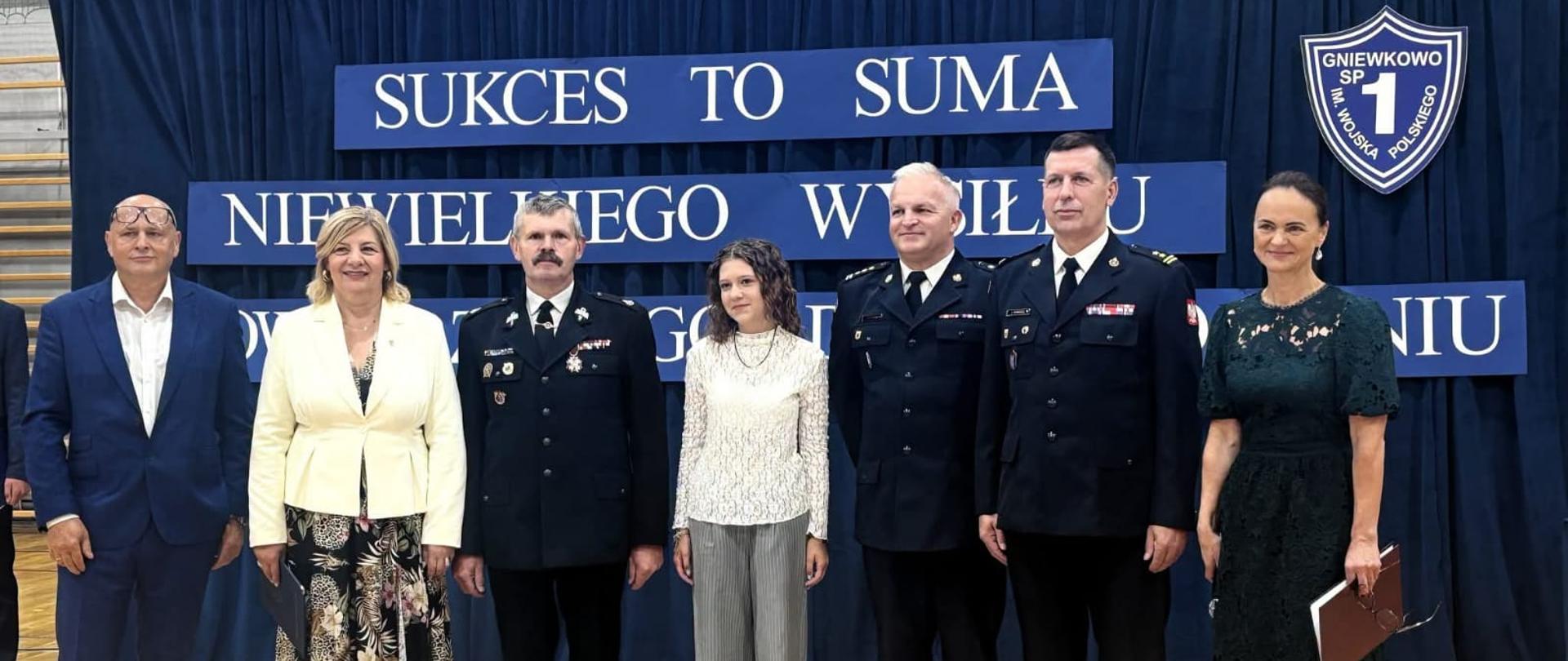 Inauguracji nowego roku szkolnego w Szkole Podstawowej nr 1 im. Wojska Polskiego w Gniewkowie i wręczenie odznaki „Iuvenis Forti” przez Komendanta Powiatowego Państwowej Straży Pożarnej w Inowrocławiu st. bryg. mgr. inż. Jakuba Politowskiego oraz jego Zastępcę bryg. mgr. Ireneusza Taraszkę