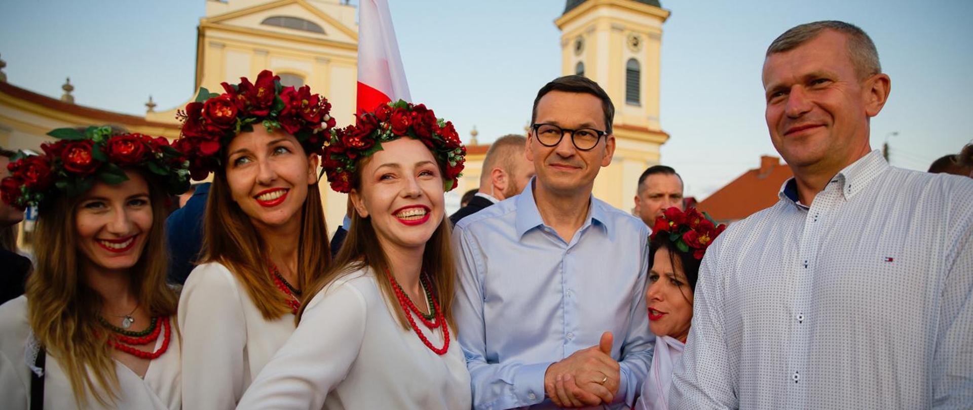 Zdjęcie przedstawiające Premiera Pana Mateusza Morawieckiego na spotkaniu z członkiniami Koła Gospodyń Wiejskich