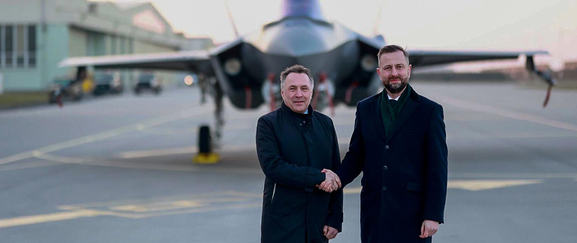 10 lutego 2025 r. na terenie 31. Bazy Lotnictwa Taktycznego w Poznaniu – Krzesinach, Władysław Kosiniak – Kamysz, wicepremier – minister obrony narodowej spotkał się z Tore Sandvikiem ministrem obrony Norwegii. Fot. Krzysztof Niedziela/MON