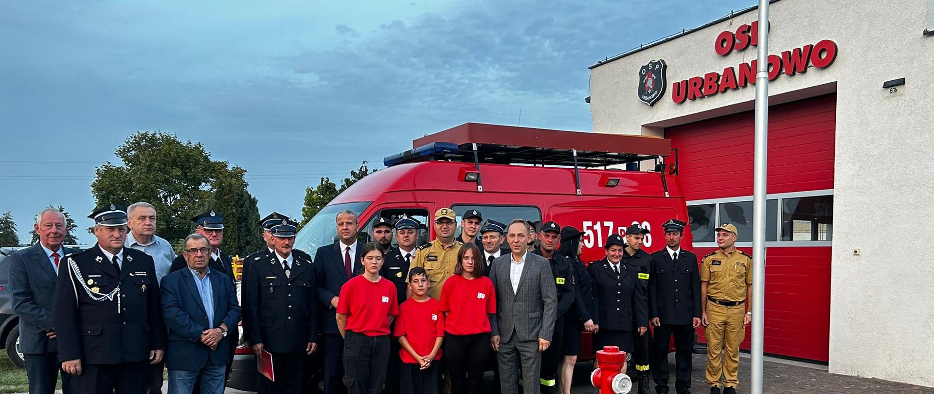 UROCZYSTA ZBIÓRKA PODCZAS PRZEKAZANIA PROMESY