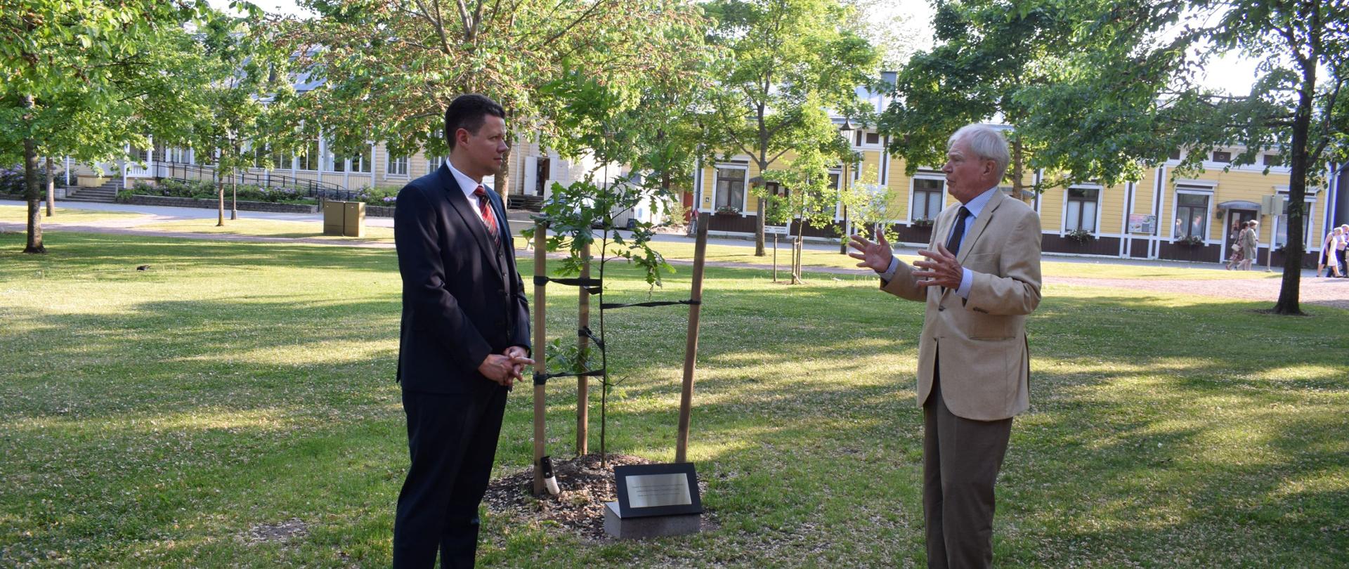 Tablica_K_Pendereckiego_88jpg