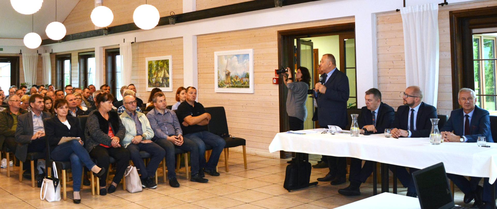  Debata podczas Dni Pola w Nowym Tuchomiu