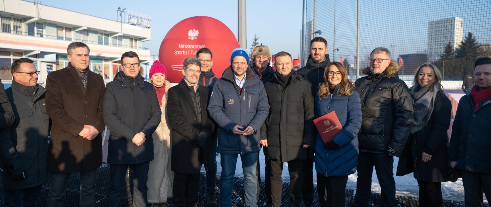 minister Nitras i prezydent W-wy na torze łyżwiarskim