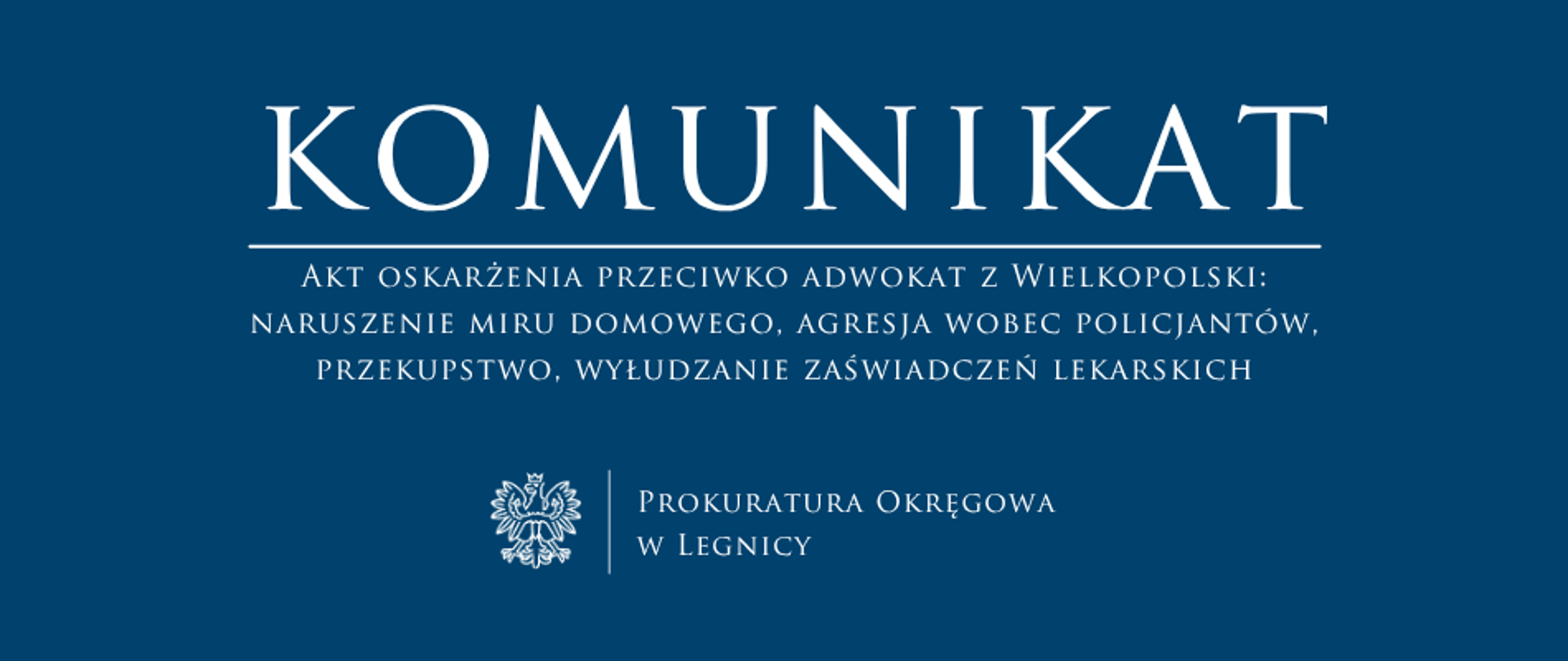 baner - na niebieskim tle napis w kolorze białym Komunikat, poniżej pozioma biała kreska, pod kreską napis "Akt oskarżenia przeciwko adwokat z Wielkopolski: naruszenie miru domowego, agresja wobec policjantów, przekupstwo, wyłudzanie zaświadczeń lekarskich", niżej pośrodku rysunek orła oddzielony od napisu Prokuratura Okręgowa w Legnicy krótką pionową kreską