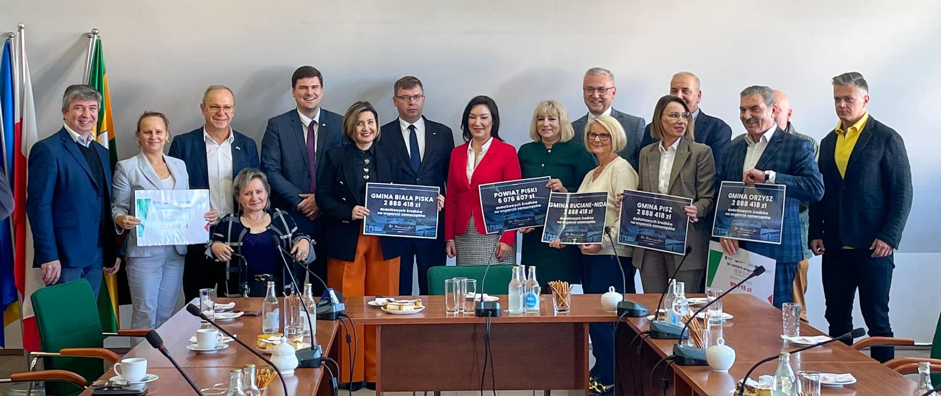 uroczystość przekazania środków dla JST