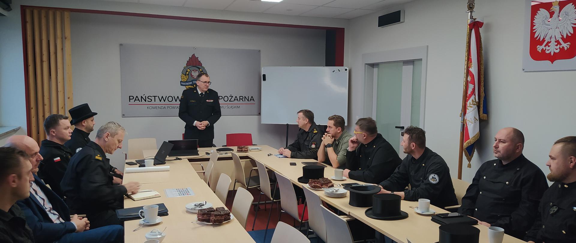 Komendant Powiatowy Straży Pożarnej przywitał zaproszonych gości