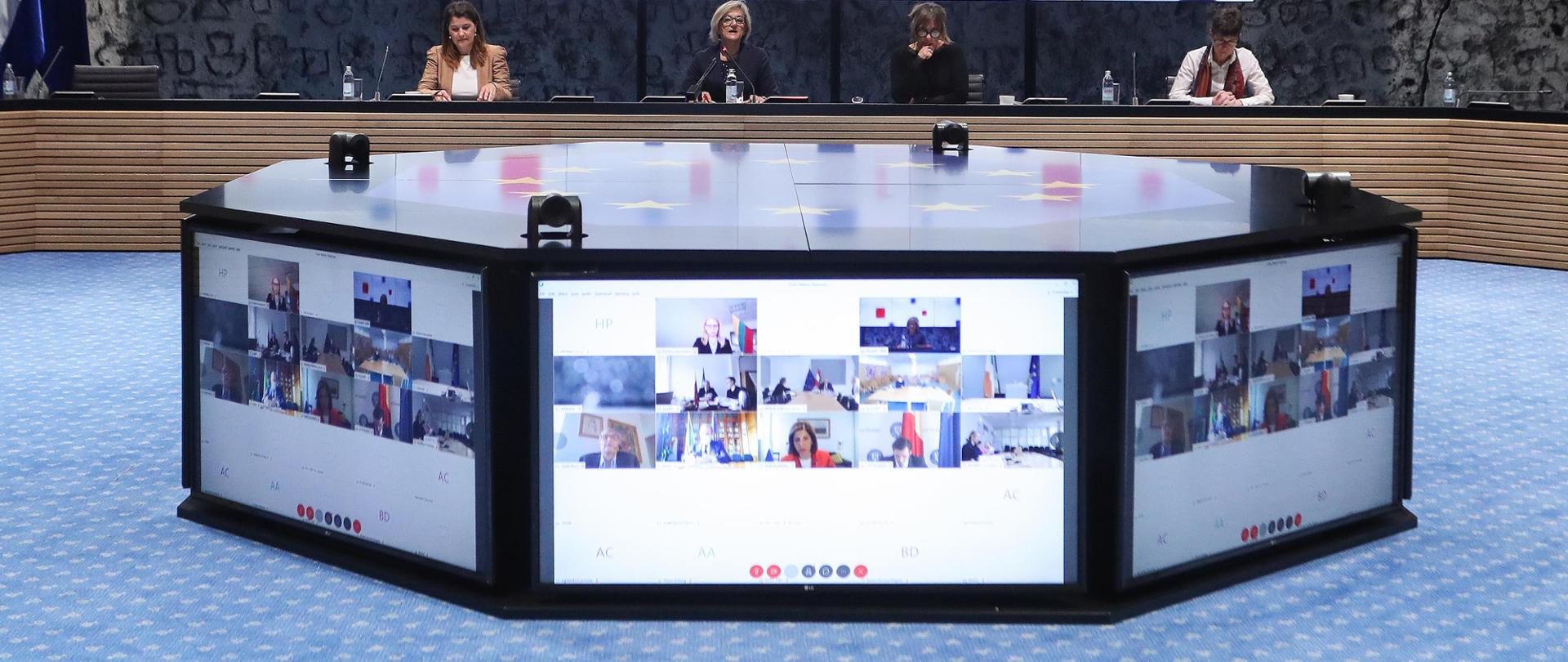 12.05.2020., Zagreb - U Nacionalnoj i sveucilisnoj knjiznici pomocnica ministra zdravstva Vera Katalinic odrzala sastanak putem videokonferencije.Photo: Luka Stanzl/PIXSELL/EU2020HR