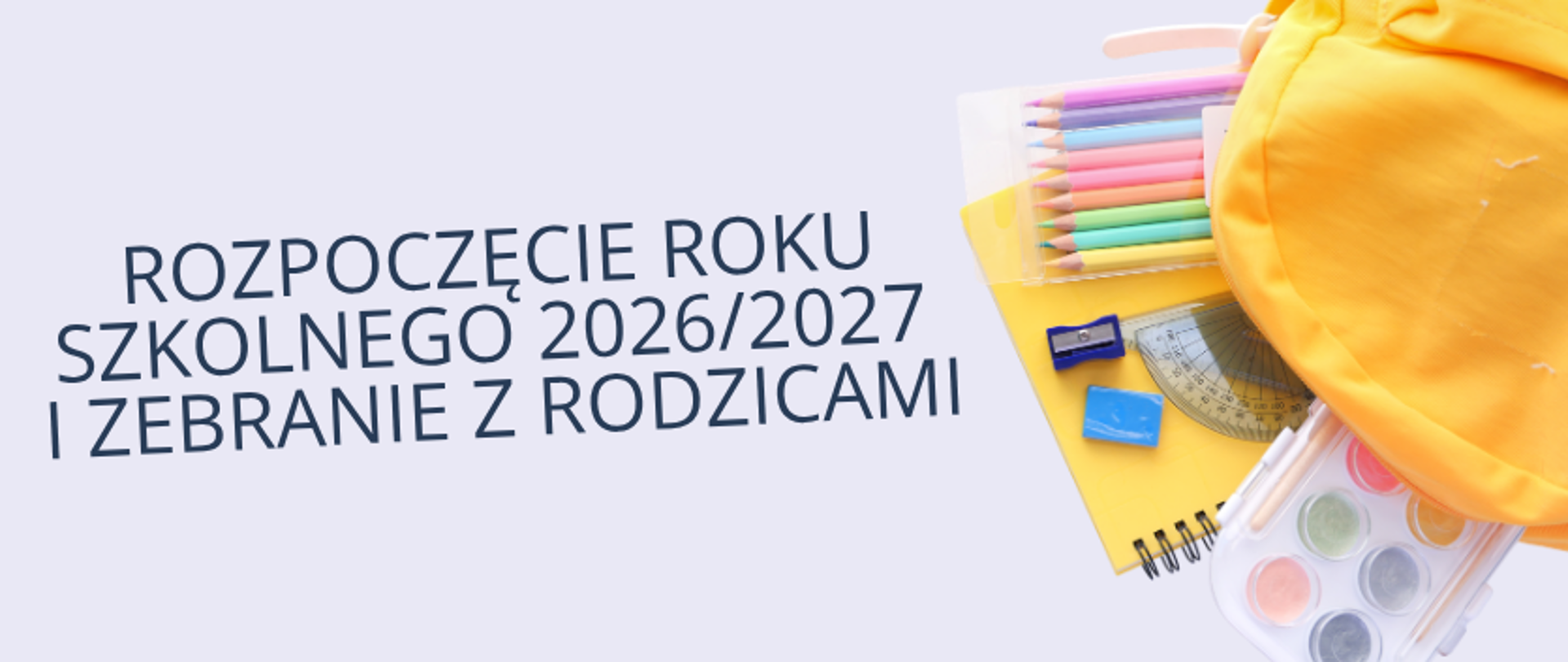 Grafika z napisem „Rozpoczęcie roku szkolnego 2026/2027 i zebranie z rodzicami”. Po prawej stronie znajdują się przybory szkolne: kolorowe kredki, linijka, ekierka, temperówka, gumka, farby i żółty plecak.