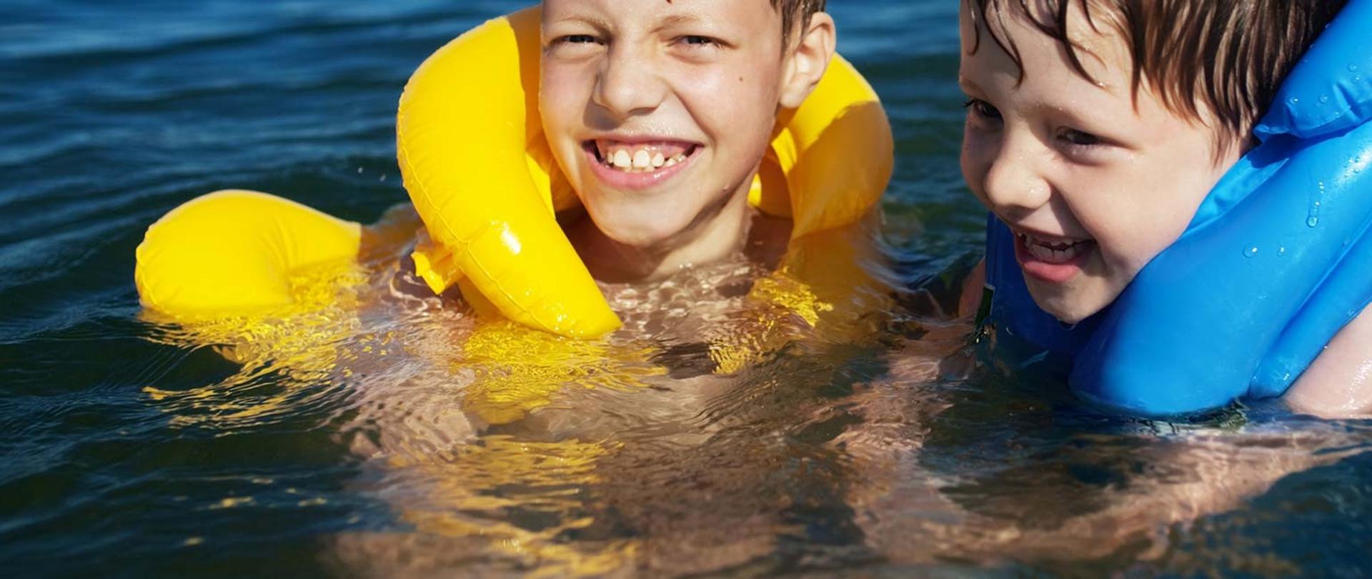 zdjęcie kąpiących się dla zobrazowania linku do serwisu kąpieliskowego