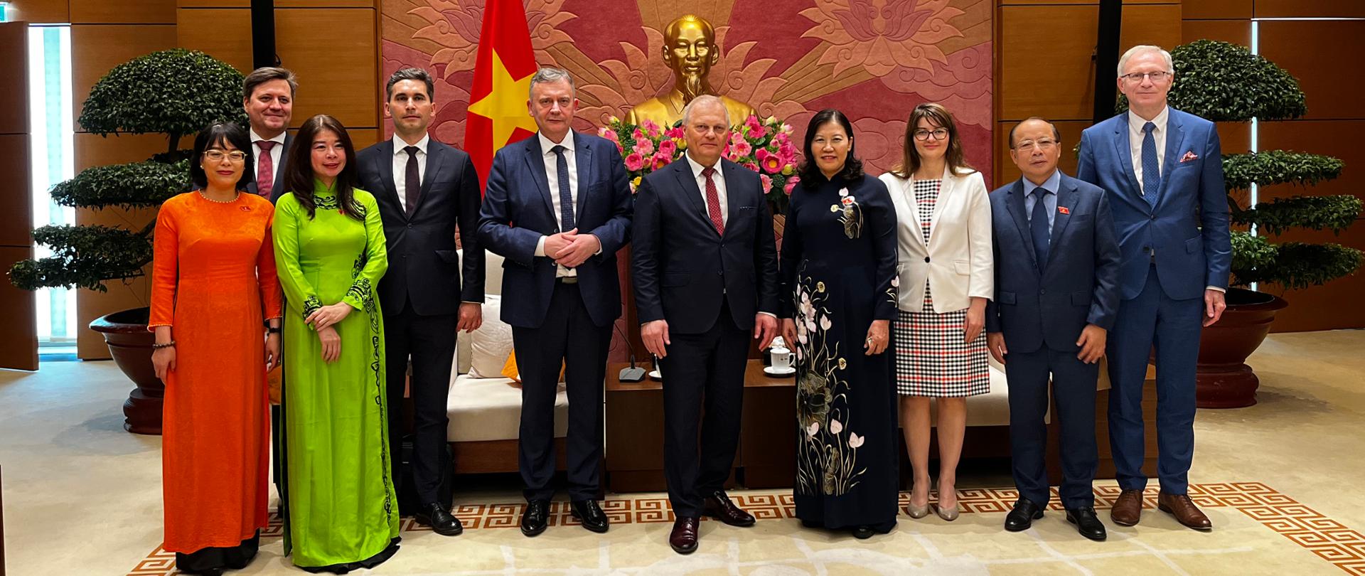 02/06/2022, Hanoi: Zdjęcie pamiątkowe na zakończenie spotkania w Zgromadzeniu Narodowym Wietnamu
Zdjęcie: Ministerstwo Rolnictwa i Rozwoju Wsi RP