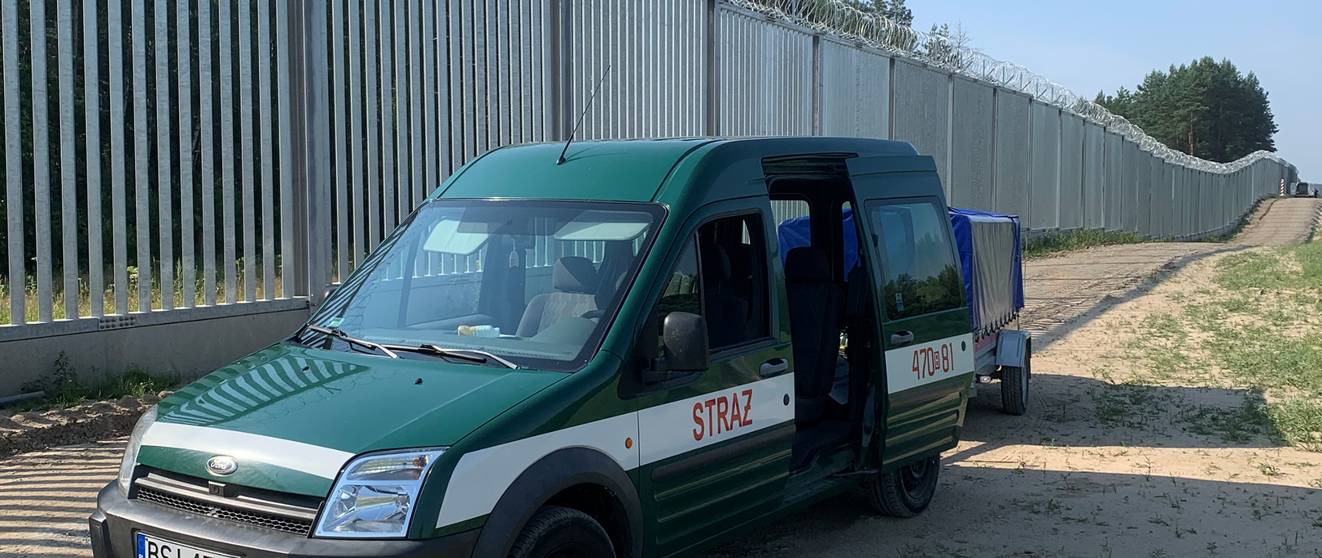 Granica państwa- samochód strażacki wraz z przyczepką