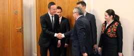 Minister Adamczyk wita ministra spraw zagranicznych i handlu Węgier Petera Szijjarto