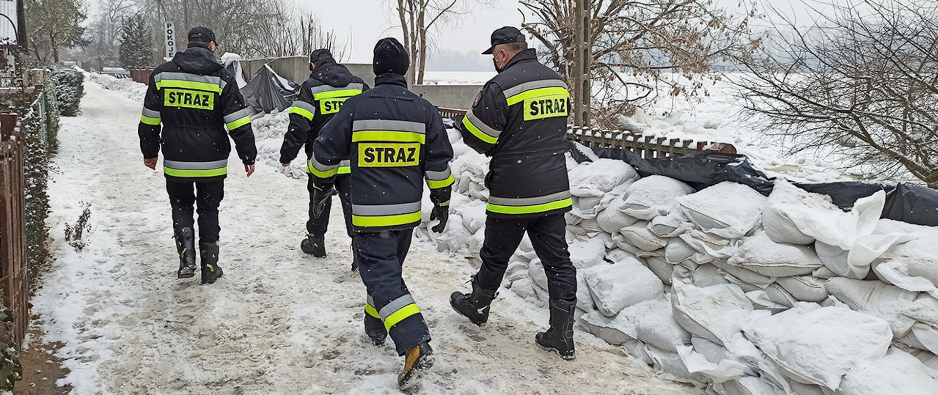 Strażacy cały czas monitorują sytuację w Płocku