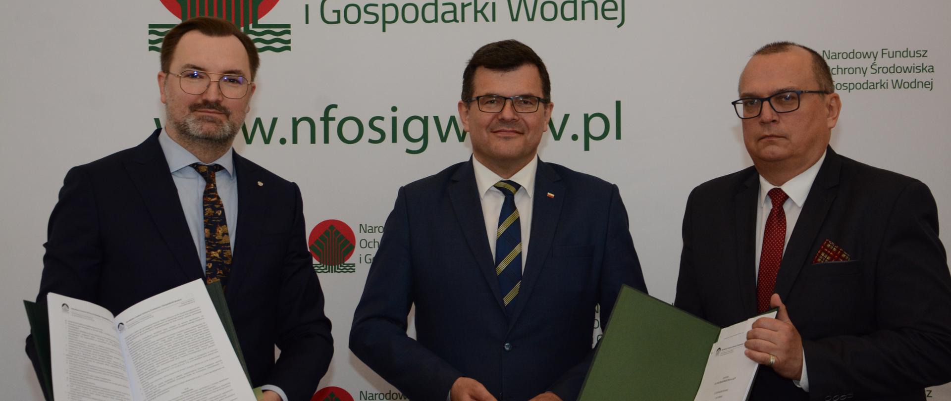 Sławomir Mazurek, zastępca prezesa zarządu NFOŚiGW podczas podpisania umowy