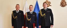 Zdjęcie przedstawia Zastępce Łódzkiego Komendanta Wojewódzkiego st. bryg. Sebastiana Kościstego, Komendanta Powiatowego PSP w Zgierzu bryg. Adama Antczaka oraz Naczelnika Wydziału Kadr Komendy Wojewódzkiej PSP w Łodzi bryg. Piotra Łukasika.