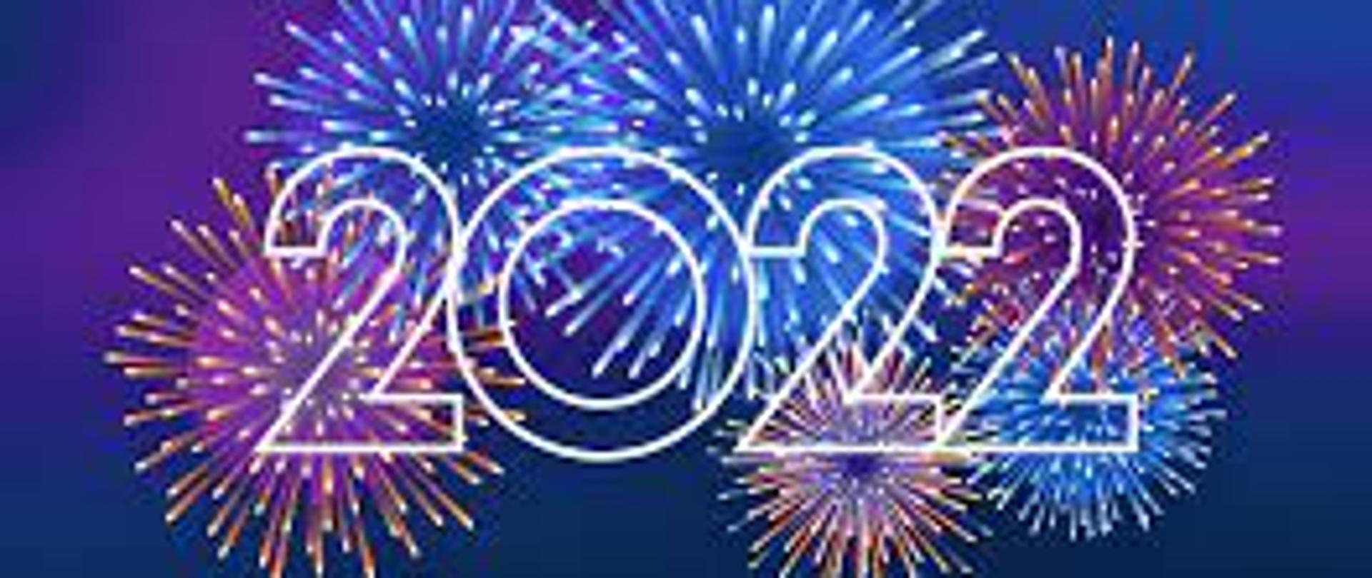 Wystrzały fajerwerków i napis 2022