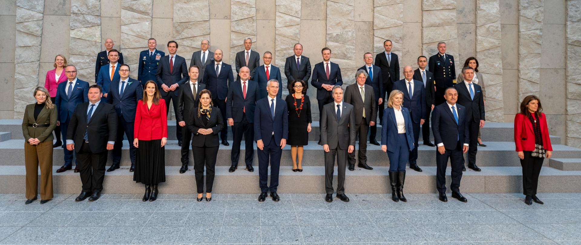 Official Family Portrait_ForMin April 2022