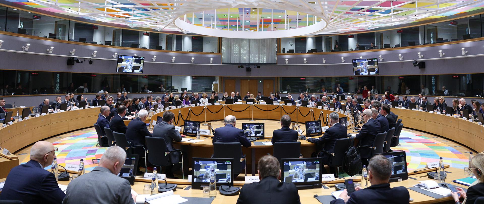 Wiceminister obrony narodowej Paweł Zalewski uczestniczył w spotkaniu Rady UE ds. zagranicznych w formacie ministrów obrony w Brukseli. Rozmowy dotyczyły trwającego obecnie procesu pokojowego, możliwości wsparcia Ukrainy oraz inicjatyw w zakresie gotowość obronnej UE. W spotkaniu udział wzięli: zastępczyni Sekretarza Generalnego NATO Radmiła Szekerinska oraz minister obrony Ukrainy Denys Szmyhal. Tego samego dnia odbyło się również Posiedzenie Komitetu Sterującego Europejskiej Agencji Obrony (EDA).