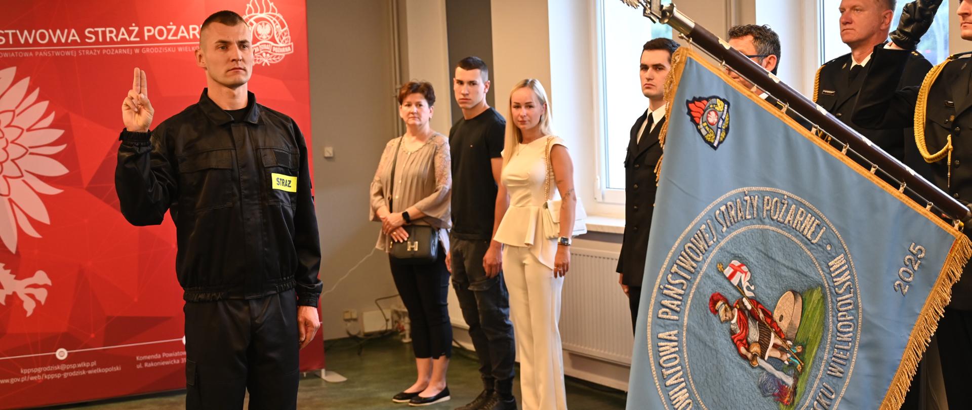 Uroczystość ślubowania, wręczenia decyzji personalnej i wyróżnienia w KP PSP w Grodzisku Wielkopolskim