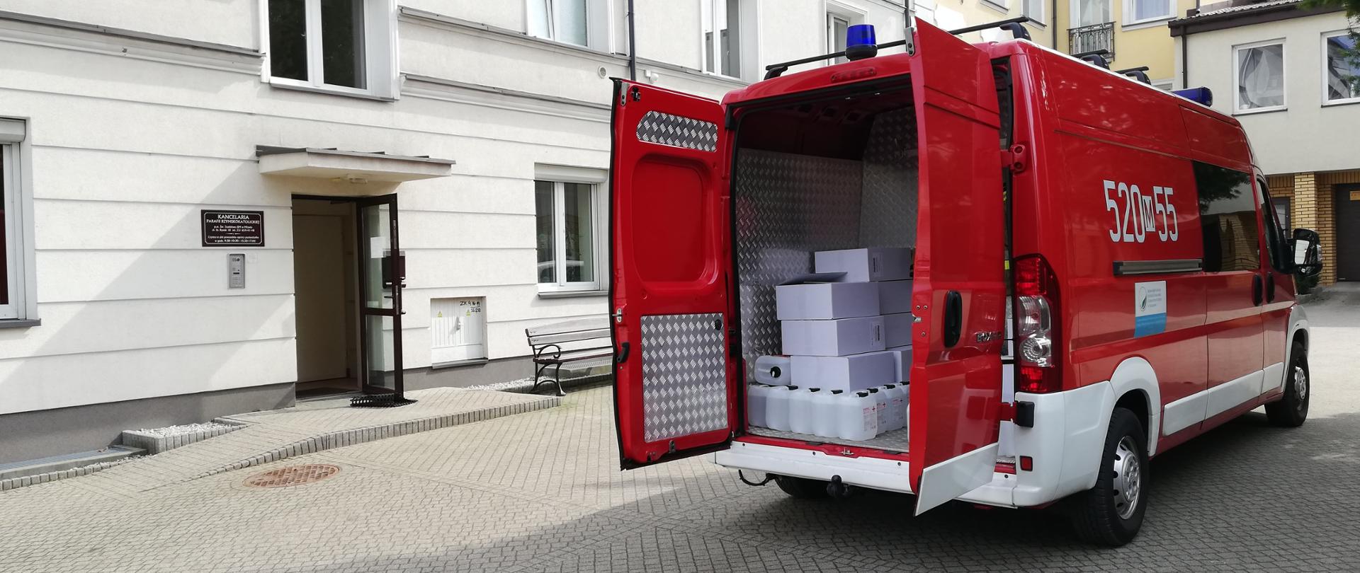 Dystrybucja płynów do dezynfekcji oraz maseczek ochronnych do parafii powiatu mławskiego.