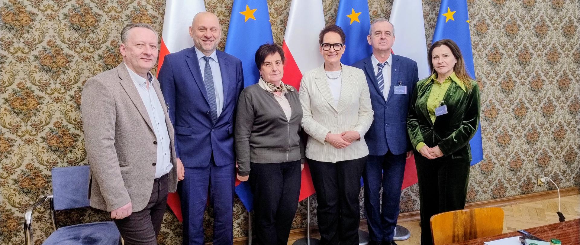 Zdjęcie przedstawicieli Sekcji Krajowej PIORiN Związku Zawodowego Pracowników Rolnictwa z Szefową Służby Cywilnej