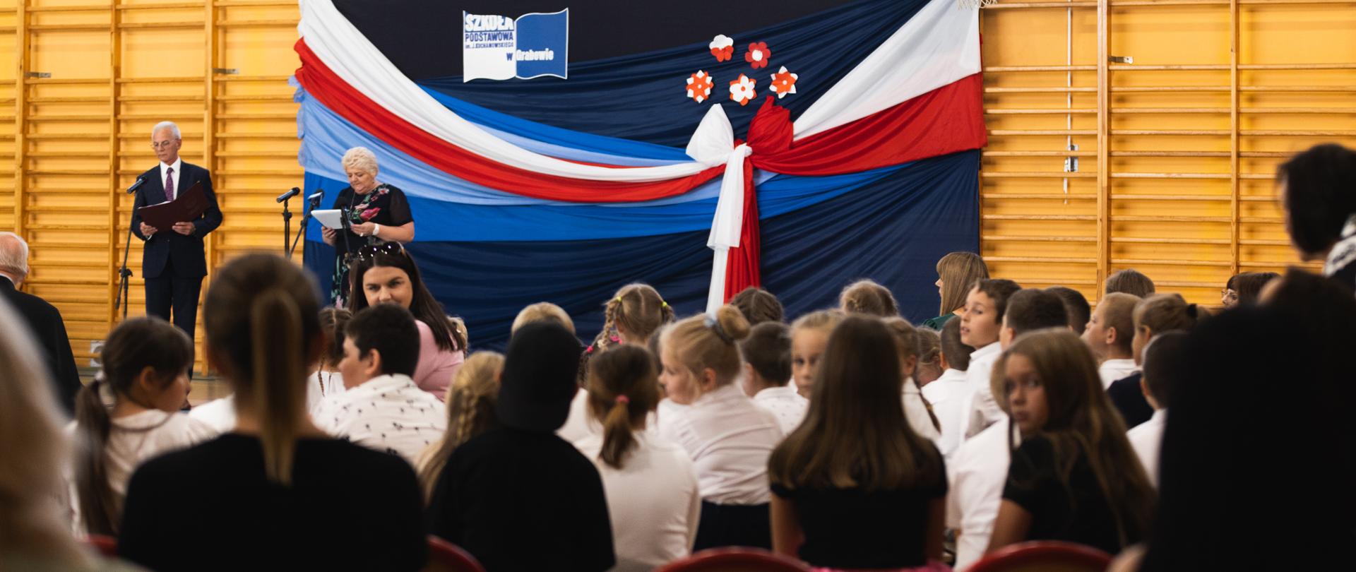 Otwarcie szkoły w Grabowie na sali gimnastycznej