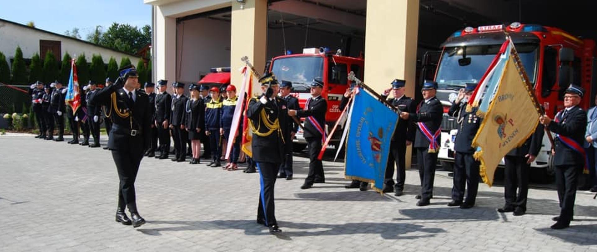 Zastępca KG PSP dokonuje przeglądu pododdziałów