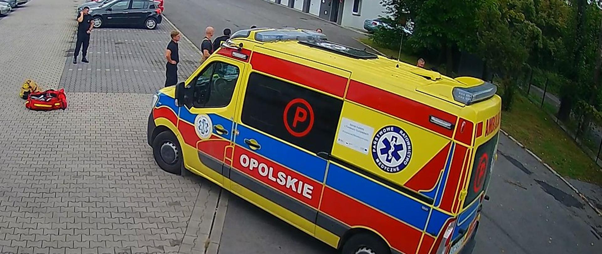 Interwencja strażaków JRG 2 Opole przy kierującej pojazdem osobowym przy nagłym pogorszeniu stanu zdrowia