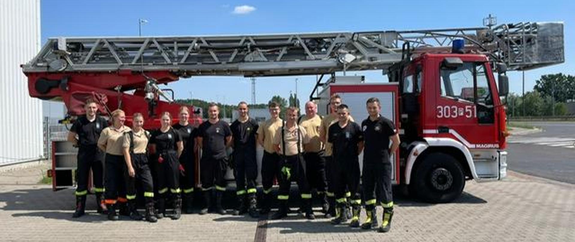 Grupowe zdjęcie pamiątkowe